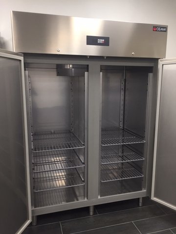 Холодильный шкаф EFN02 Gemm (Италия)
