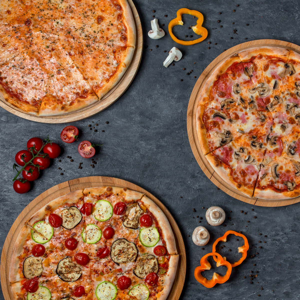 Разновидности пиццы. Ингредиенты для пиццы. Открытые пиццы. Три пиццы.