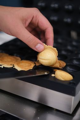Вафельница HURAKAN HKN-GES300 NUT
