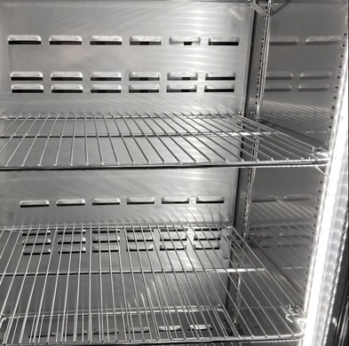 Шкаф холодильный демонстрационный GGM GASTRO FKSG651N